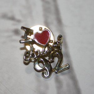 Vintage gold "I LOVE THE CLASS OF 92" Lapel pin